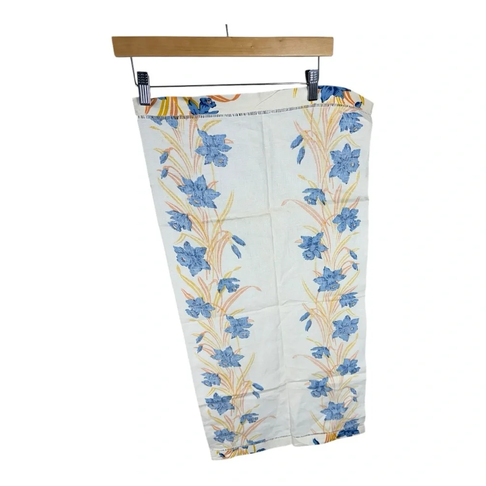Vintage Daffodil Tablecloth‎ or Towel